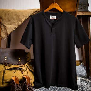 Ao Thun Mau Den Co Henley Rustico (2)